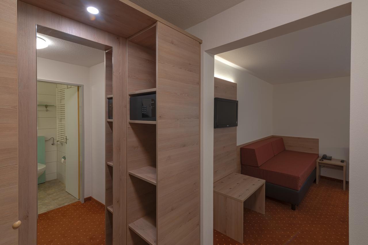 Hotel Pfefferburg Schonaich Екстер'єр фото